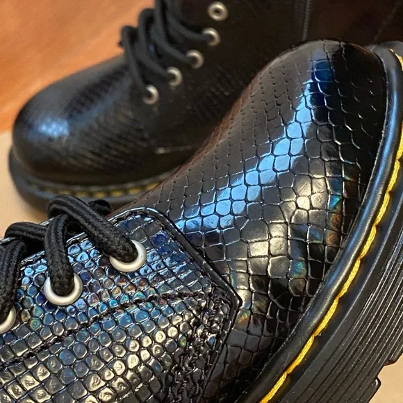 ❌SOLD❌DR. MARTENS JUNIOR 1460 REPTILE EMBOSS LACE UP BOOTS - Picture 5 of 7